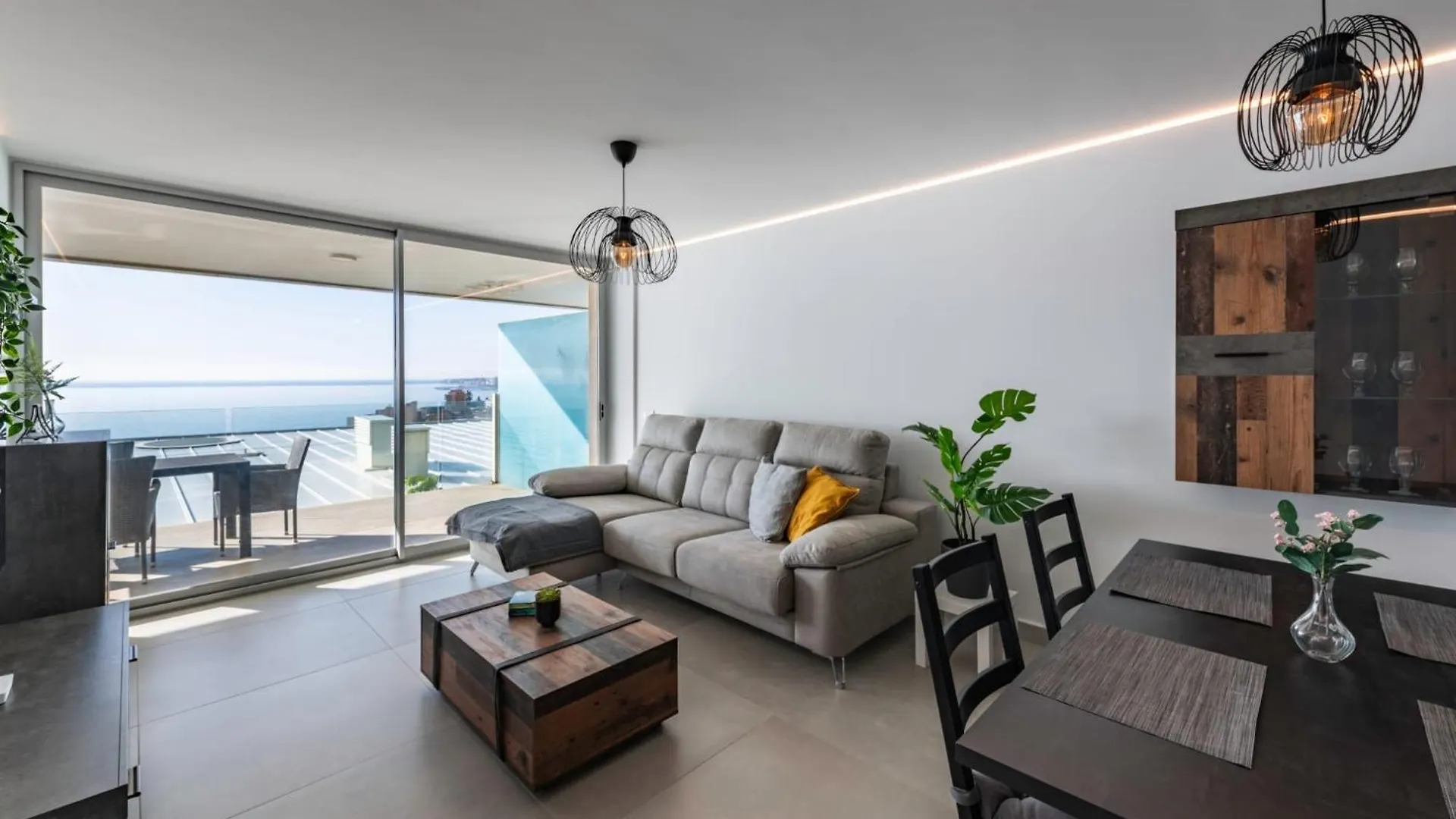 Serene Seaview Retreat In Higueron: 2Br Oasis Fuengirola Apartment