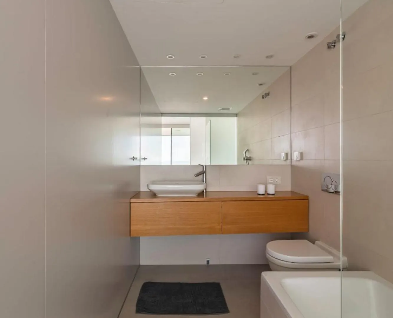 Serene Seaview Retreat In Higueron: 2Br Oasis Fuengirola Apartment
