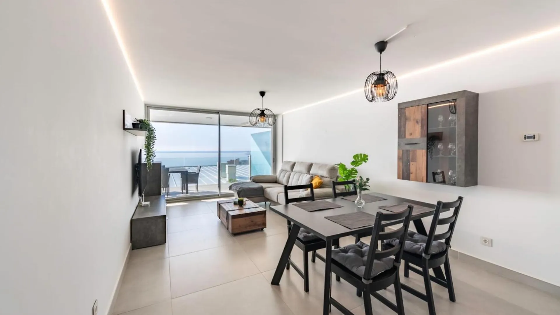 Serene Seaview Retreat In Higueron: 2Br Oasis Fuengirola