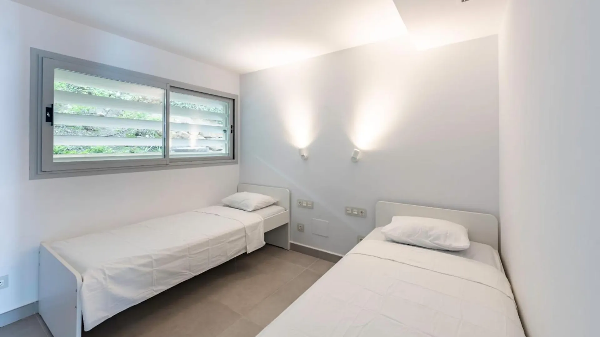 Serene Seaview Retreat In Higueron: 2Br Oasis Fuengirola Spain