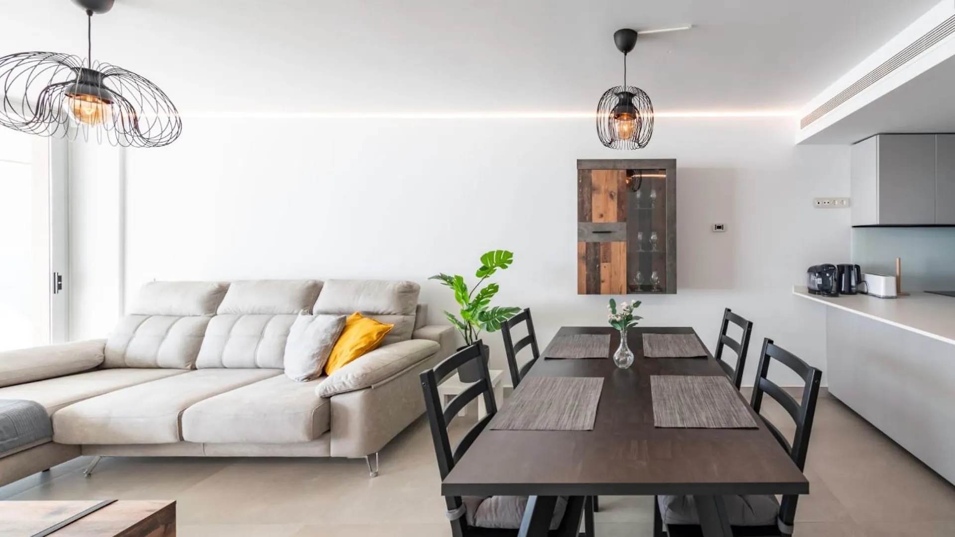 Serene Seaview Retreat In Higueron: 2Br Oasis Fuengirola Apartment