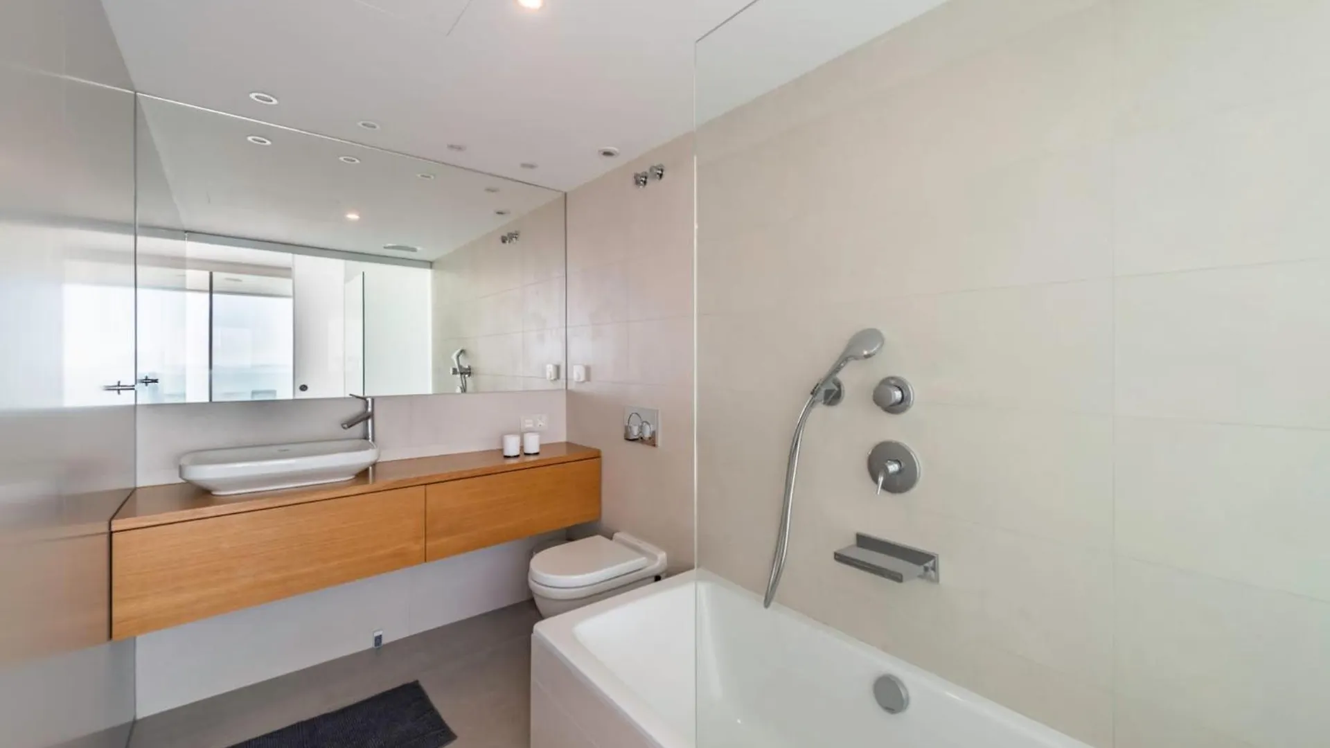 Serene Seaview Retreat In Higueron: 2Br Oasis Fuengirola 0*,