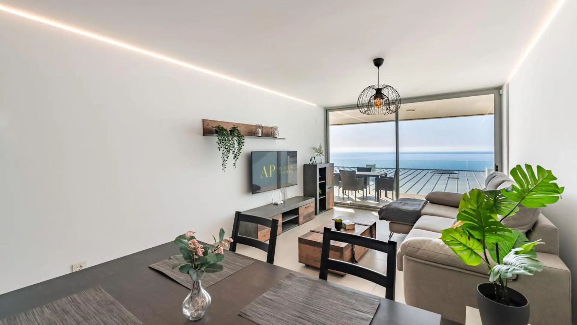 Serene Seaview Retreat In Higueron: 2Br Oasis Fuengirola