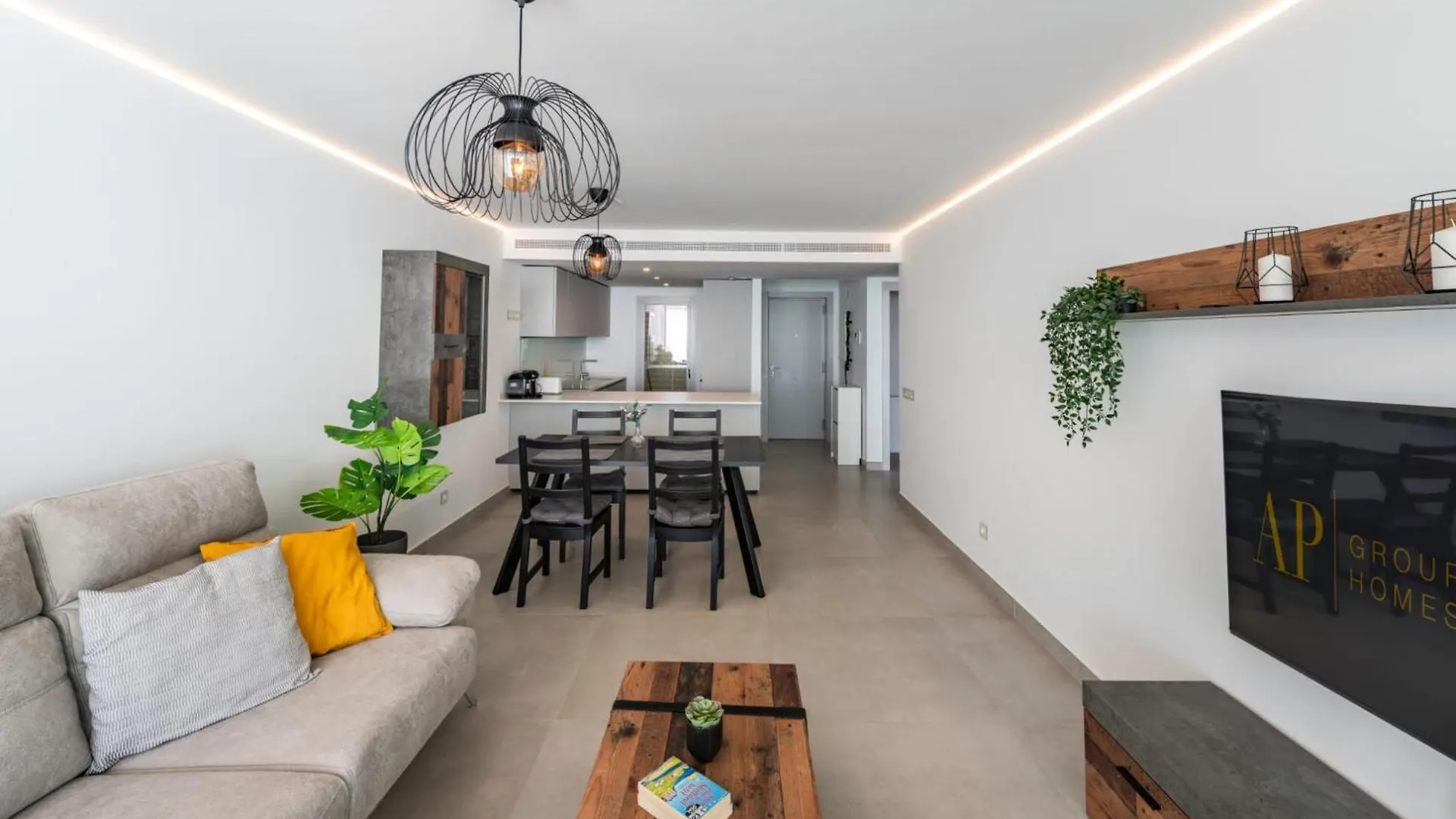Serene Seaview Retreat In Higueron: 2Br Oasis Fuengirola 0*,