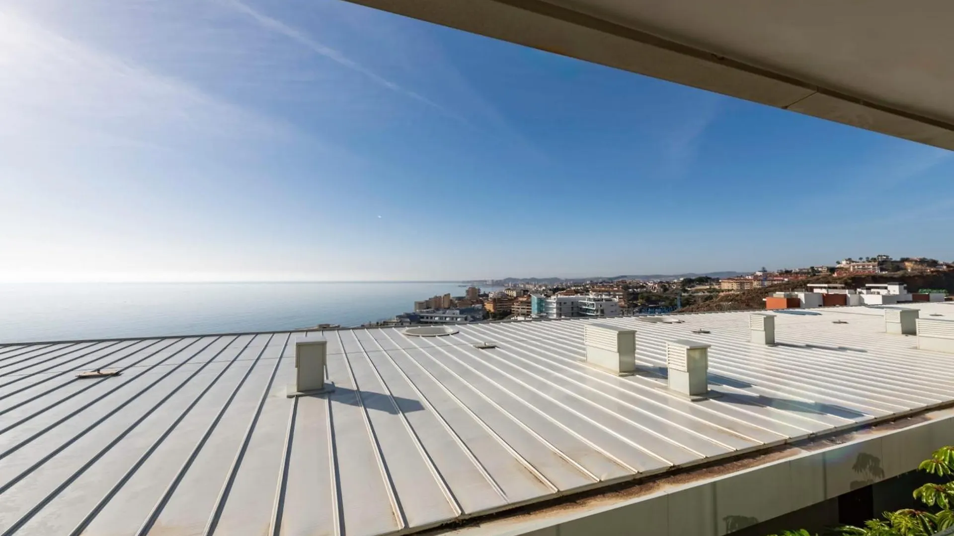 Serene Seaview Retreat In Higueron: 2Br Oasis Fuengirola Španělsko